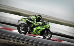 11MY_ZX-10R_action_2_LIM