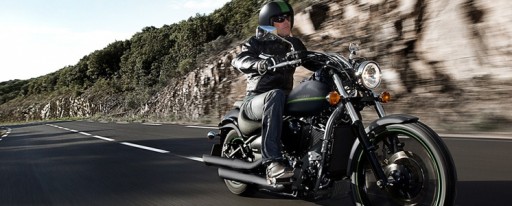 VN900 Custom Wollen Sie den Auftritt eines grossen Cruisers mit den Vorzügen eines beweglichen Bikes verknüpfen?