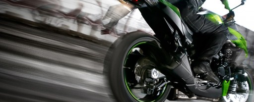 Z1000 (ABS) Adrenalin pur. Das Design der Z1000 ist von Anfang an eigenständig und hebt ihre kraftvolle Schönheit hervor.